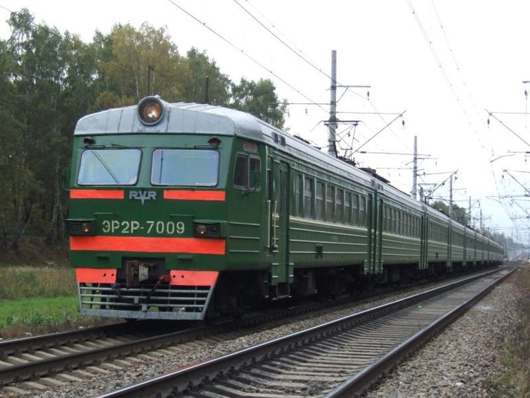 Под Бобруйском уснувшего на рельсах мужчину не разбудил проехавший над ним поезд