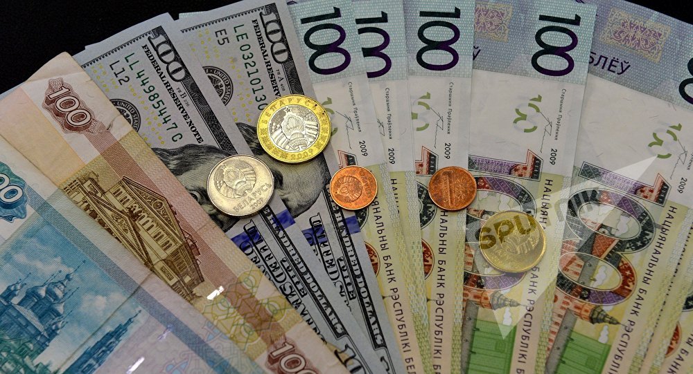 Белорусский рубль на торгах 9 января ослаб к трем основным валютам