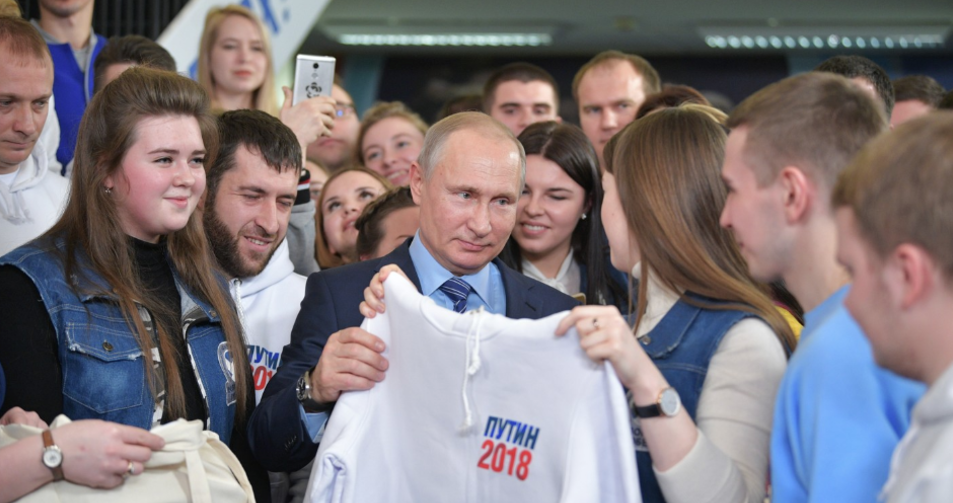 В штабе Путина огласили число собранных за него подписей