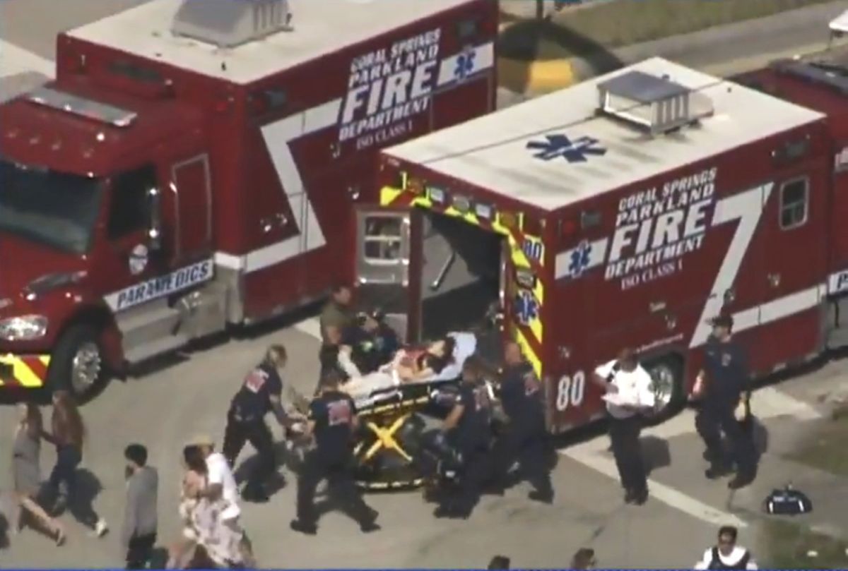 17 человек стали жертвами стрельбы в школе во Флориде