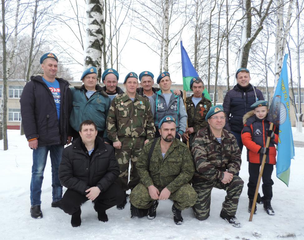 Бобруйские десантники провели урок мужества в сельской школе