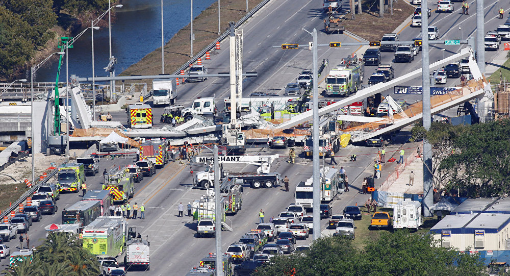 Обрушение моста в Майами: людей заживо раздавило в машинах