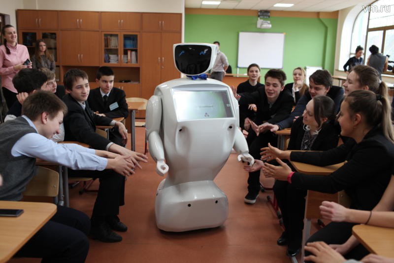 В Гомеле английский язык школьникам преподает робот