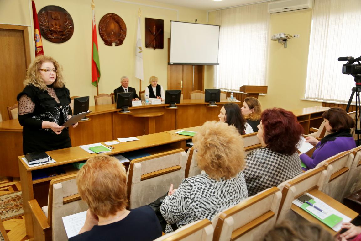 Депутатам Бобруйского горсовета вручили временные удостоверения