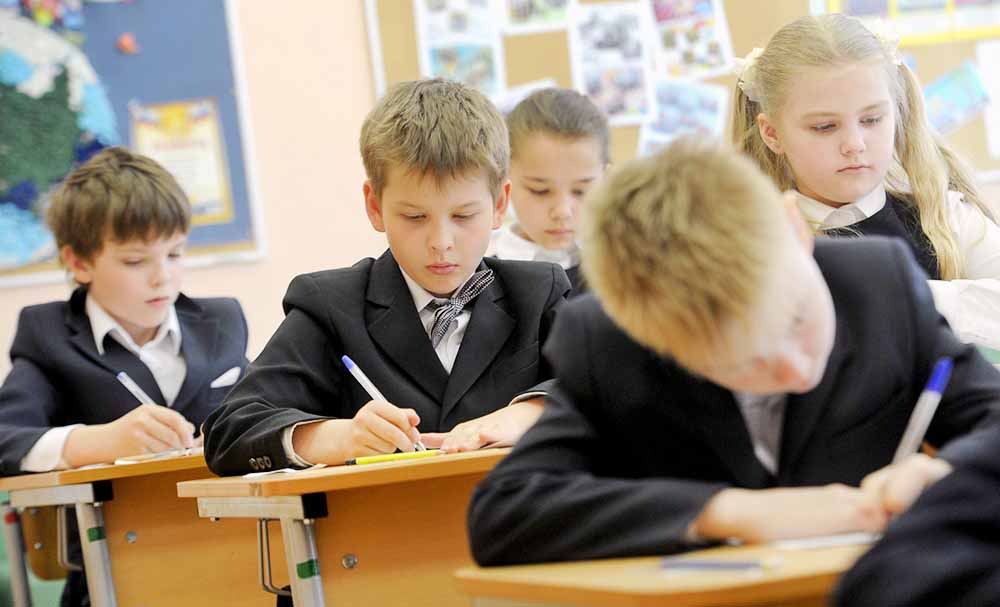 Лукашенко: нагрузка в школах не должна быть равна студенческой