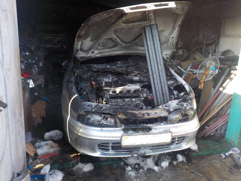 В Бобруйске горел легковой автомобиль