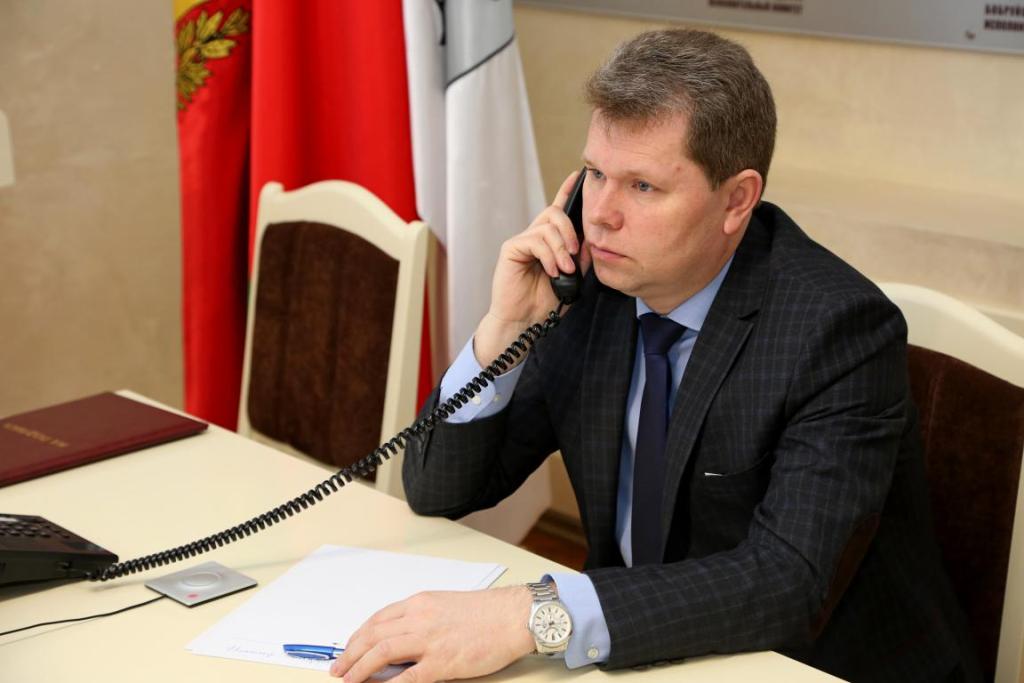27 бобруйчан обратились к Александру Студневу на «прямой телефонной линии»