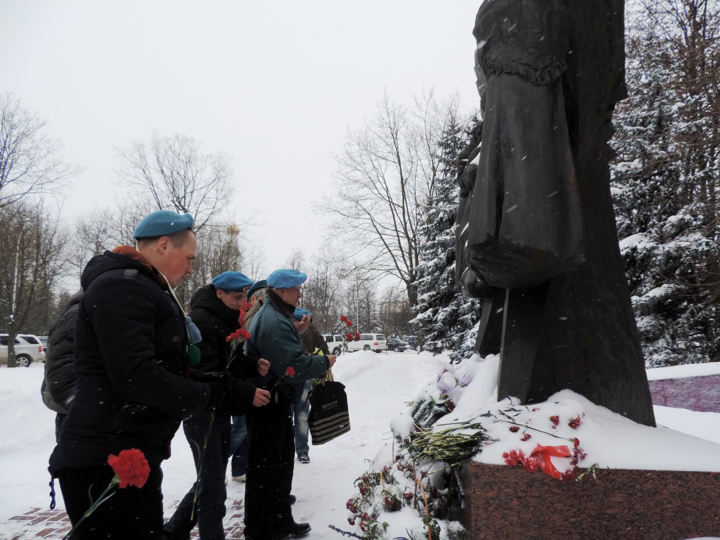 Бобруйские десантники почтили память погибших ребят