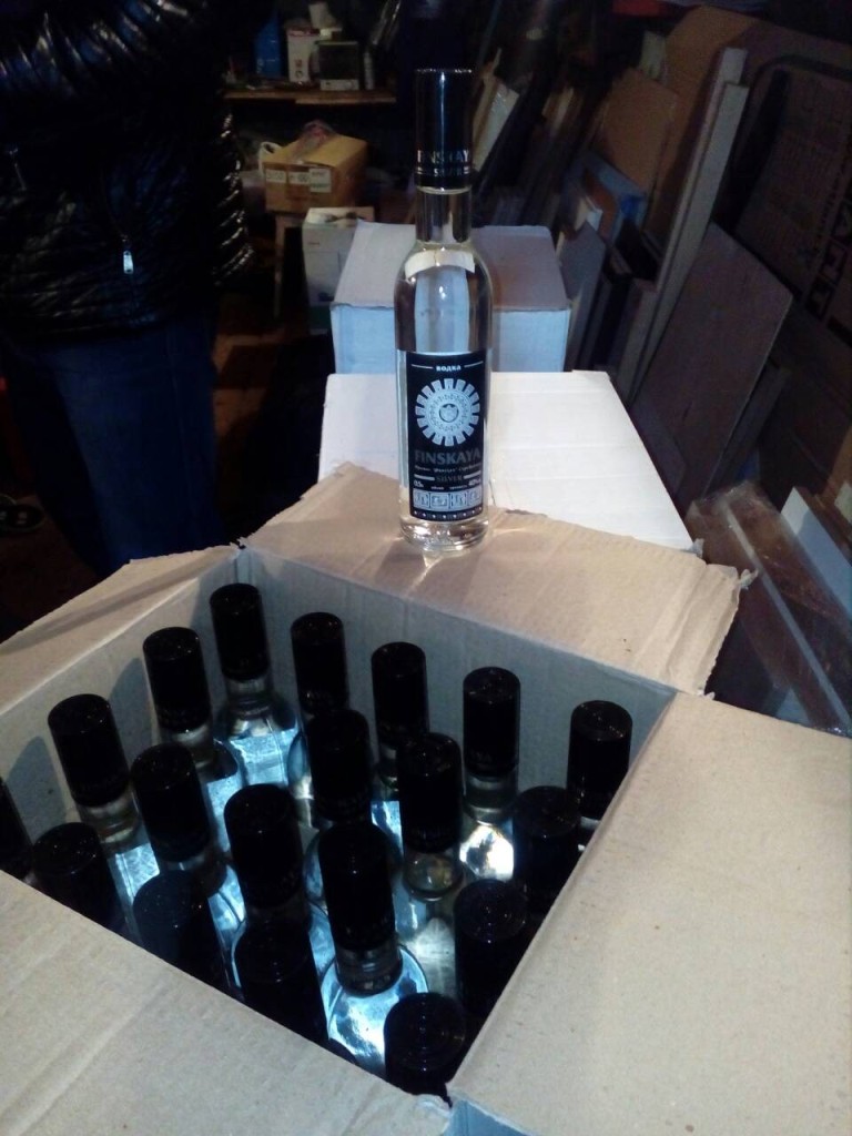 180 бутылок контрофактной водки хранилось в гараже у бобруйчанина