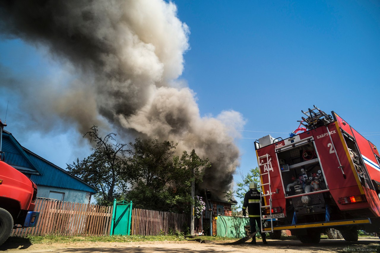 В Бобруйске горел частный дом на улице Грибоедова