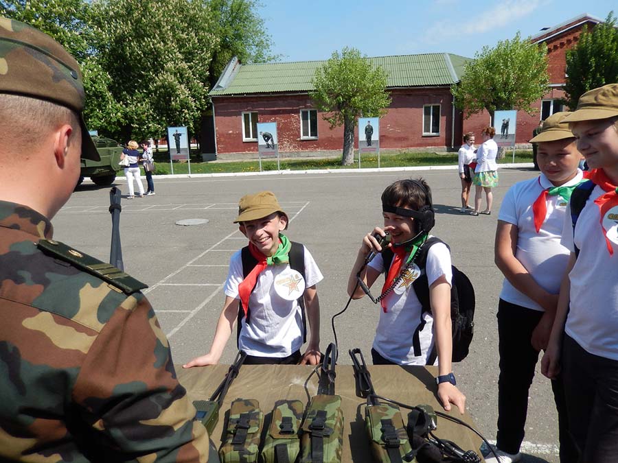 Строевая песня, стрельба и солдатская каша, или «Зарница» со школьниками в Бобруйске