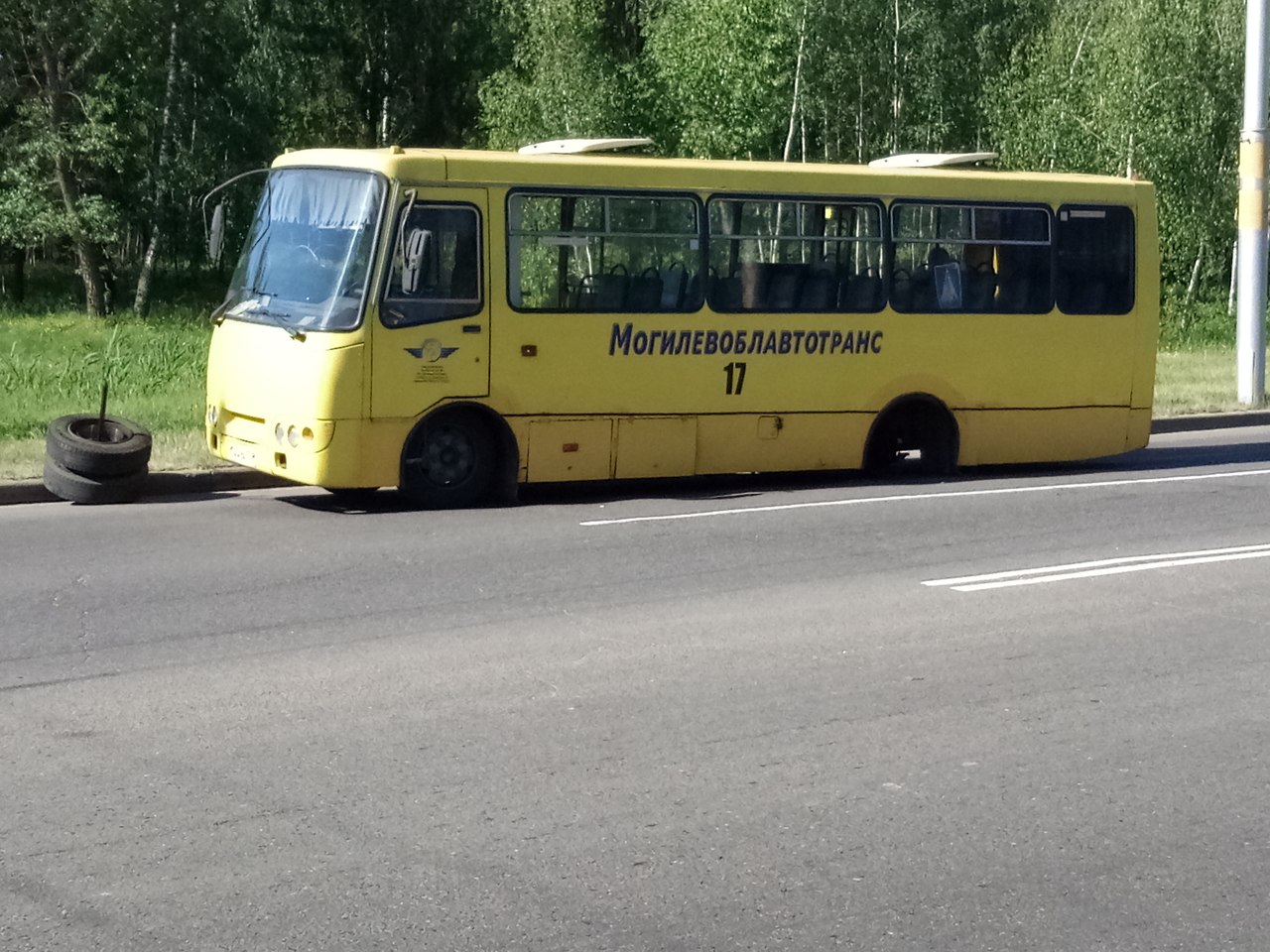 В Бобруйске у пассажирского автобуса отвалились задние колеса