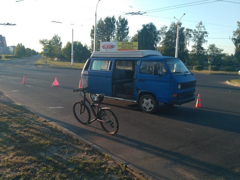 «Фольксваген» в Бобруйске сбил 16-летнюю велосипедистку