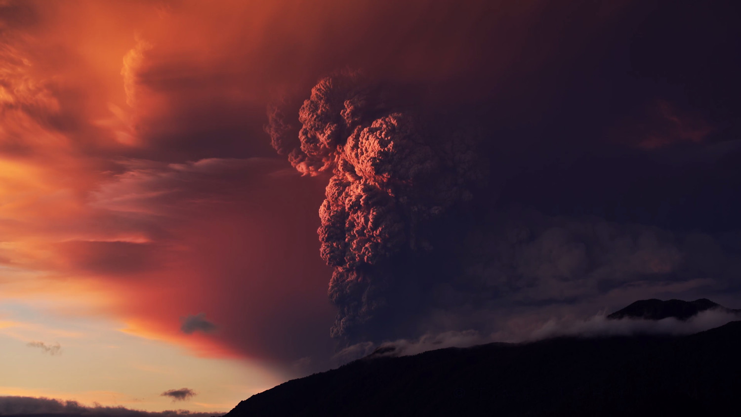 В Гватемале произошло извержение вулкана. Погибло 25 человек