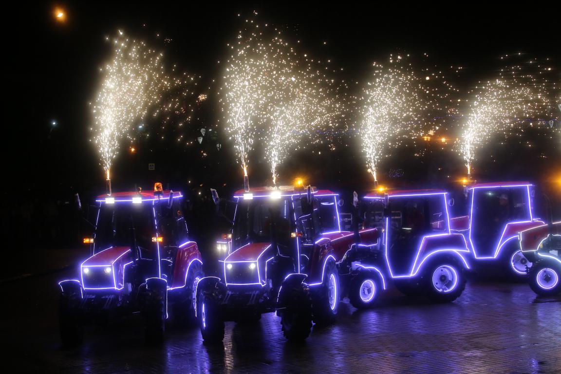 Праздничный салют и ночные танцы тракторов состоялись в Бобруйске