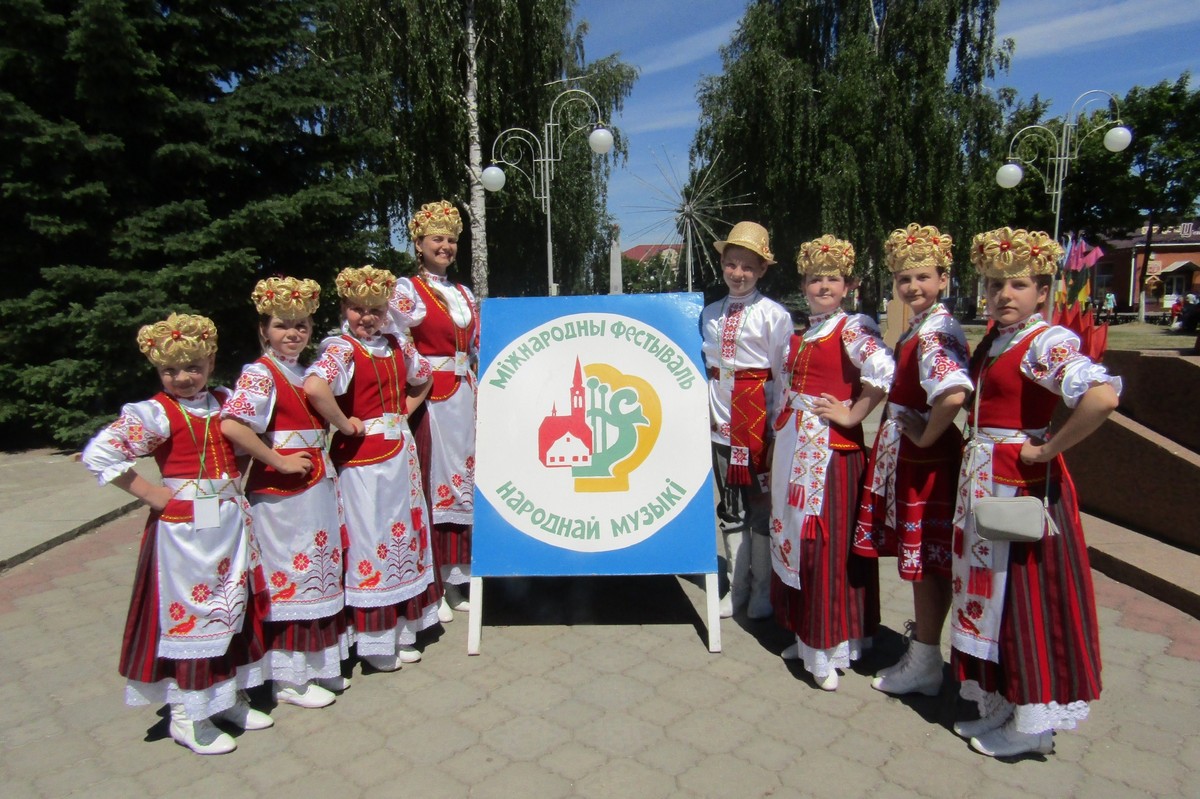 Бобруйский ансамбль цимбалистов «Спадчына» представил область на международном фестивале в Поставах