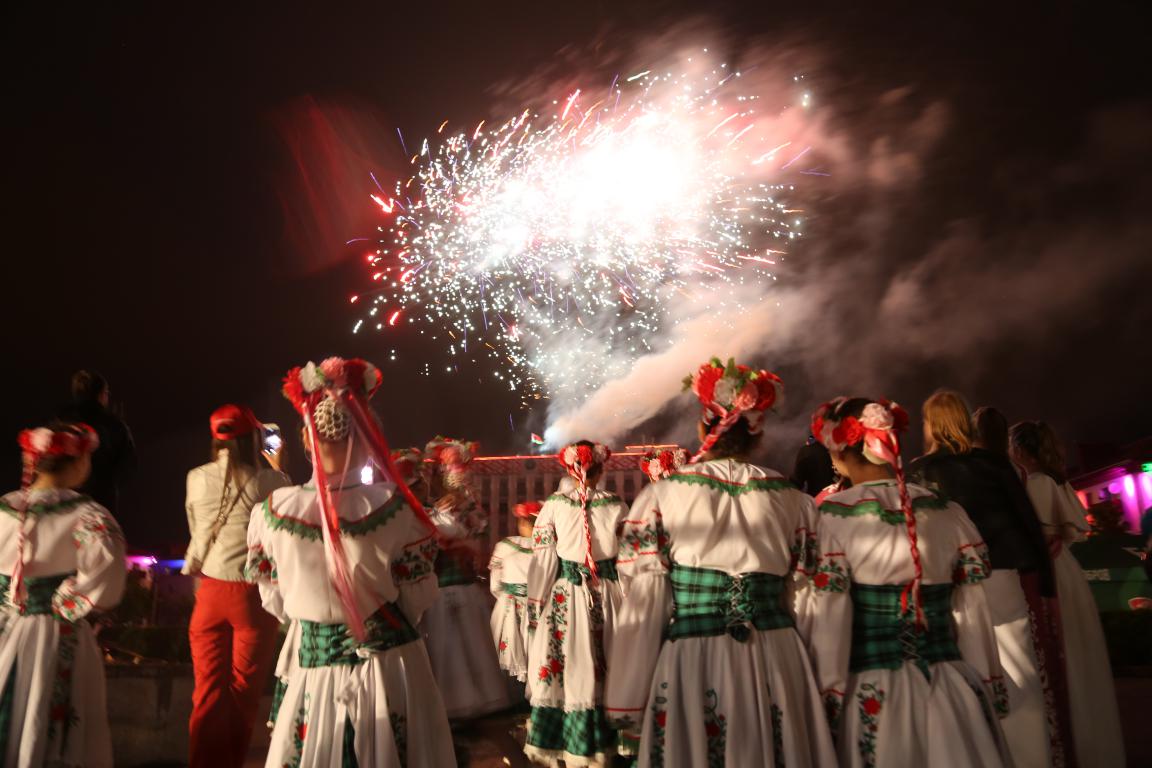 Бобруйчане спели гимн Беларуси вместе в День Независимости