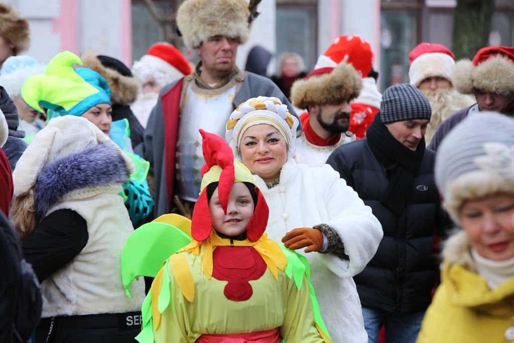 Парад «Дед Мороз и Снегурочка+» принес бобруйчанам праздничное настроение (фотосюжет)