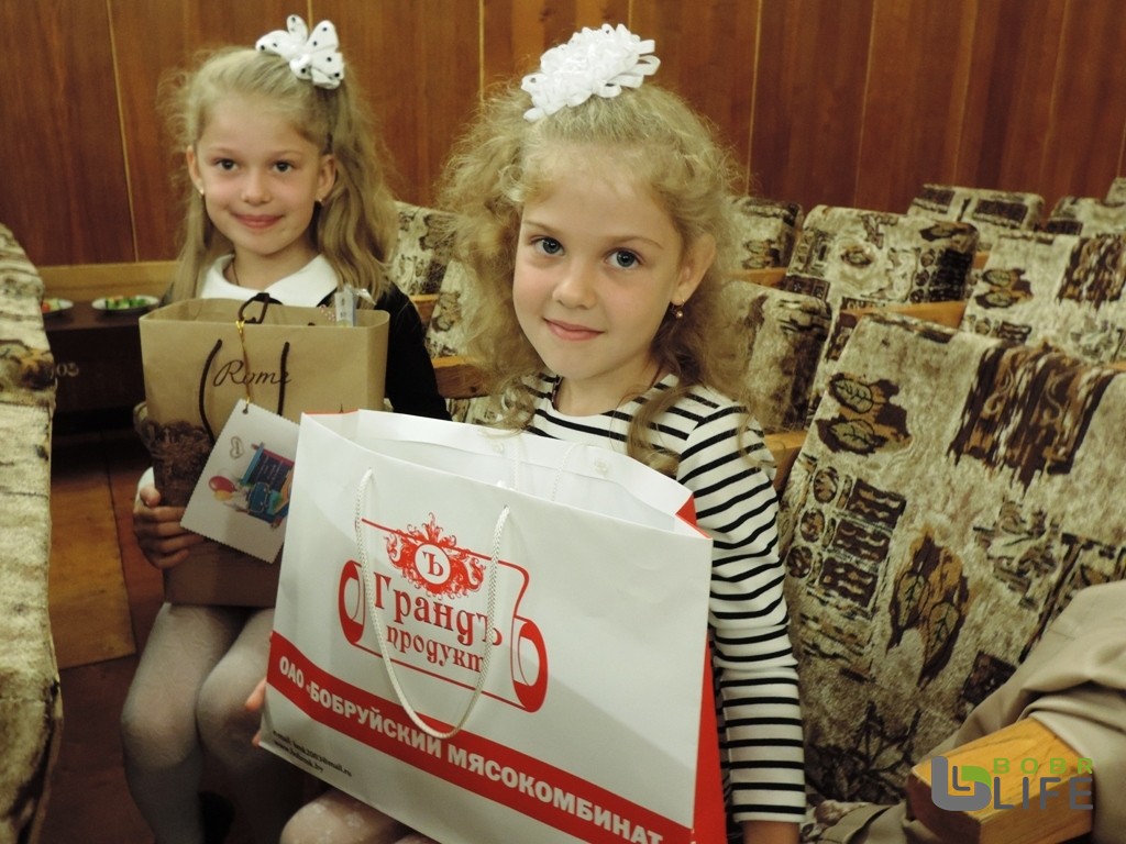 Представители общественных организаций Бобруйска помогли собрать портфель школьникам