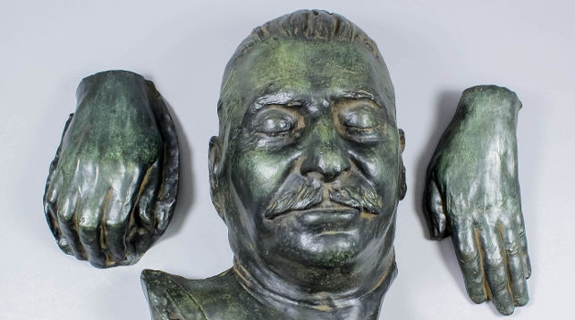На аукционе в Англии посмертную маску Сталина продали за 13,5 тыс. фунтов