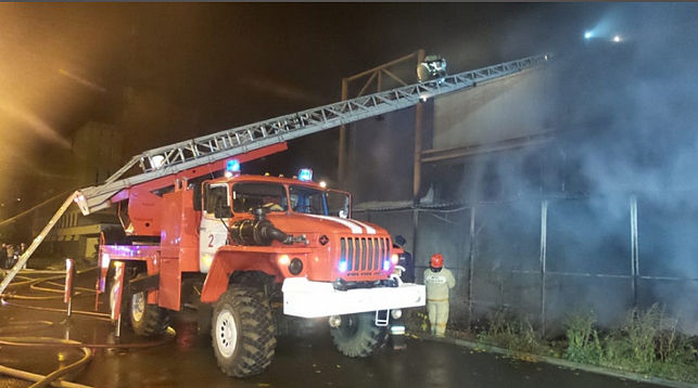 Склад строительного магазина горел в Екатеринбурге