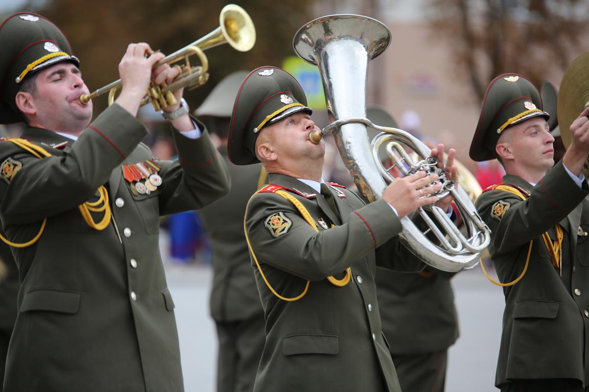 Парад оркестров Вооруженных Сил и транспортных войск Республики Беларусь покорил сердца бобруйчан