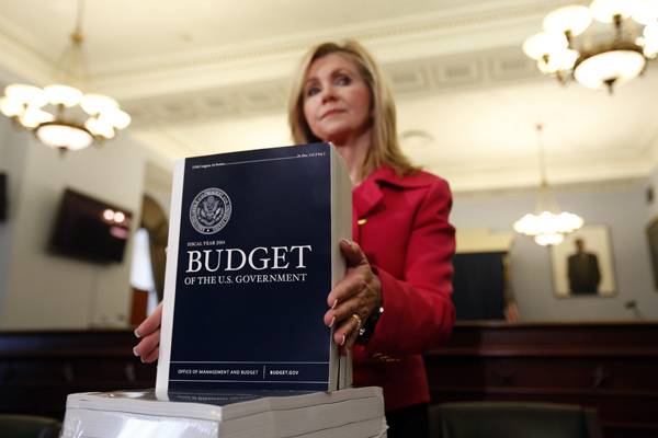 Дефицит бюджета США достиг рекорда за шесть лет