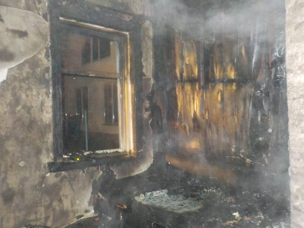 Дачный дом на Бахарова загорелся в отсутствие хозяев. Звонок спасателям поступил от прохожего