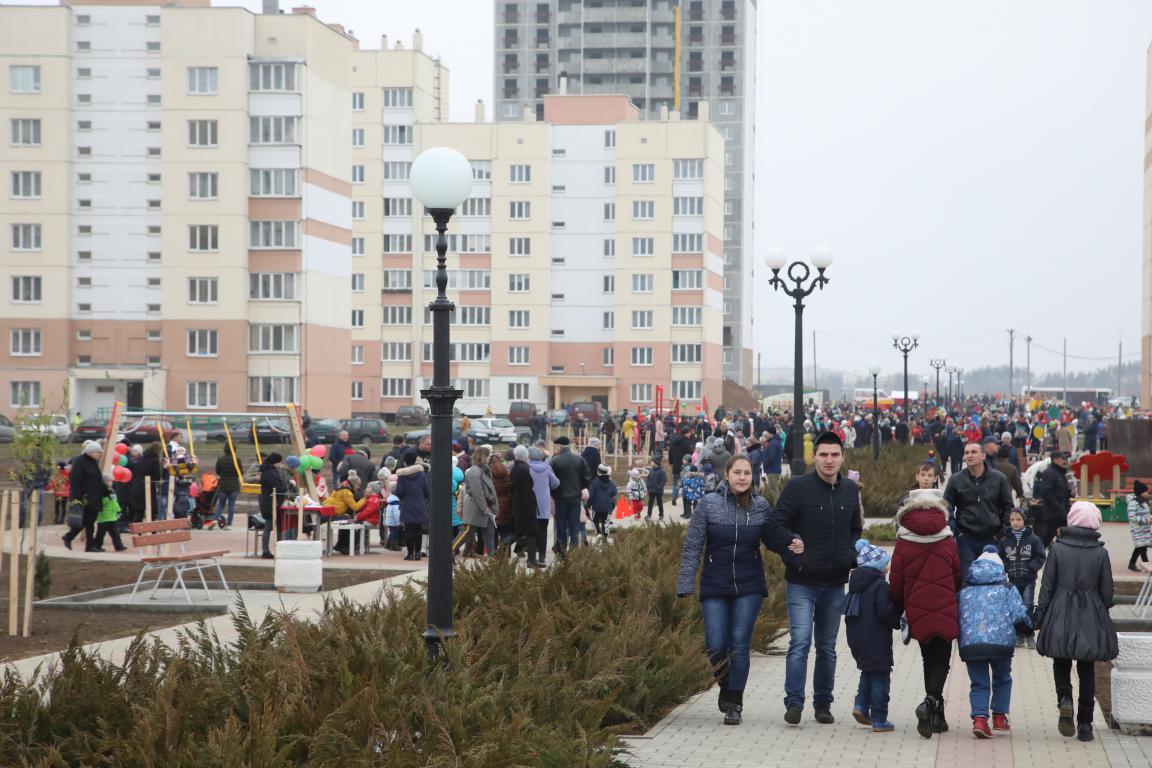 Пешеходную аллею торжественно открыли в 7-м микрорайоне Бобруйска