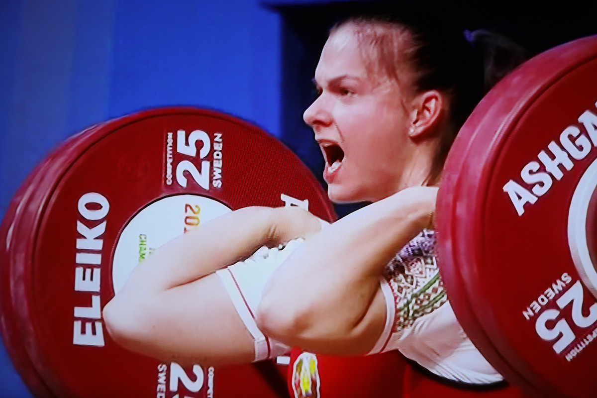 Бобруйчанка Дарья Наумова завоевала серебро на ЧМ по тяжелой атлетике в Ашхабаде