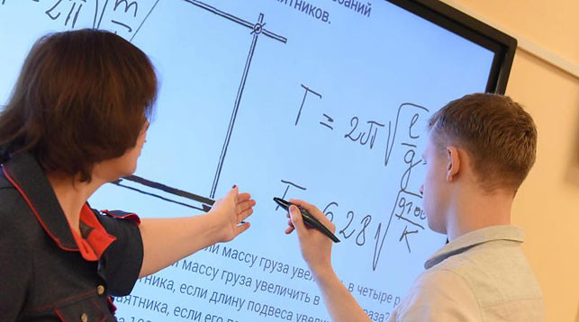 Карпенко анонсировал новый этап в реализации проекта «Электронная школа» в Беларуси