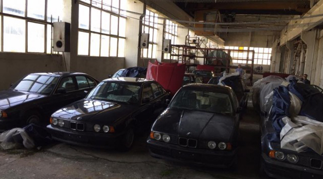 Заброшенный склад с новыми BMW обнаружен в Болгарии