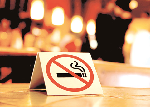 Проще – бросить: МВД объяснило, где теперь нельзя курить