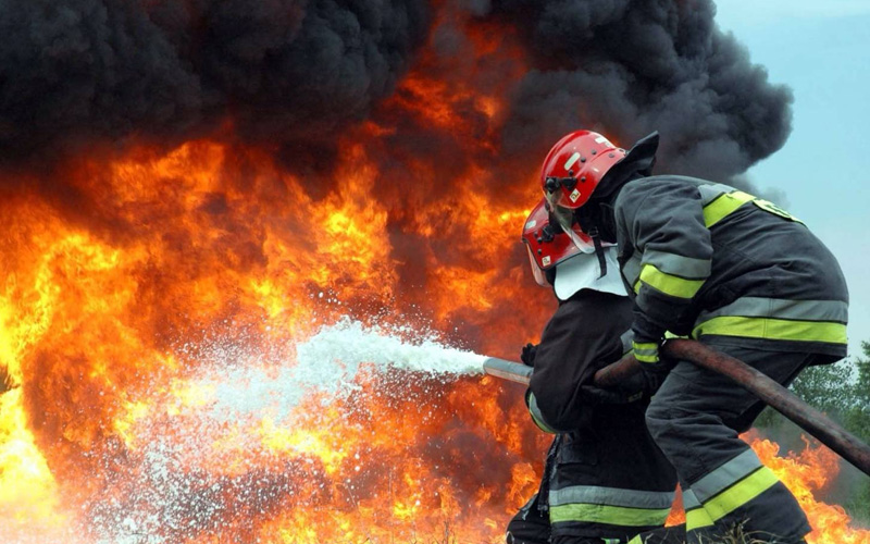 Отца с сыном спасли ночью при пожаре в Бобруйске