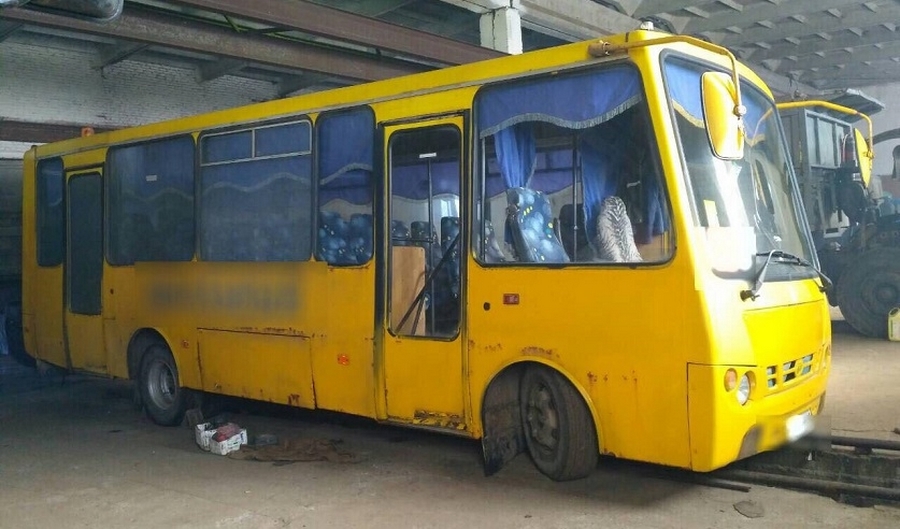 Автобус при ремонте задавил рабочего в Кировском районе