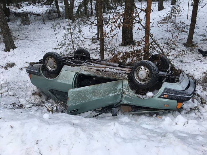 Под Бобруйском Volvo опрокинулась на крышу: водитель погиб
