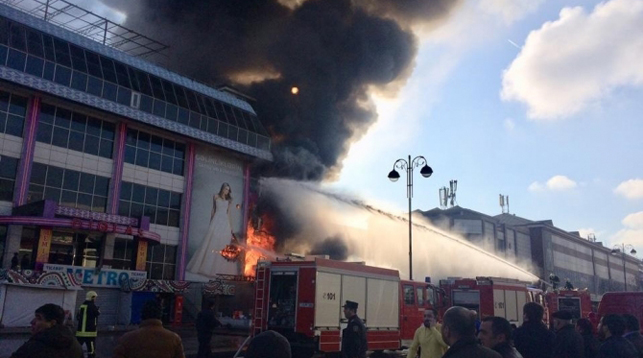 В Баку сгорел торговый центр