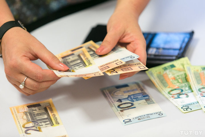 В Беларуси утвердили новую базовую ставку бюджетников – 180 рублей.
