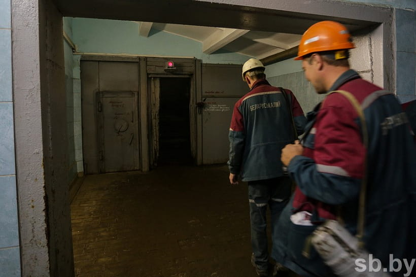 В Солигорске из шахт эвакуировали людей: случился пожар на глубине 445 метров