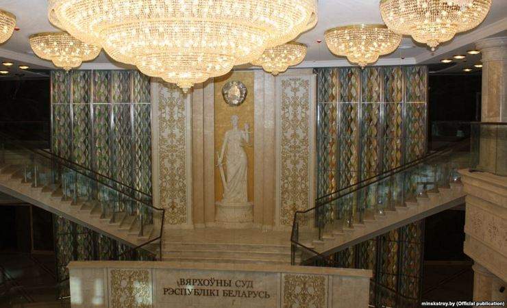 В новом здании Верховного суда, декор для которого стоил $800 тысяч, стоят могилевские лифты и бобруйская мебель