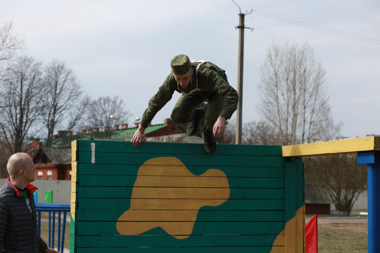 Чемпионат ВВС и войск ПВО по военно-прикладному многоборью проходит в Бобруйске