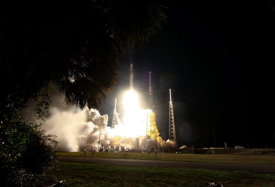 SpaceX успешно запустила в космос 60 спутников для обеспечения интернет-связи