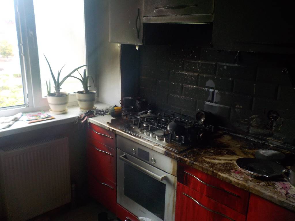В центре Бобруйска горела квартира. Хозяйка оказалась в ловушке на балконе