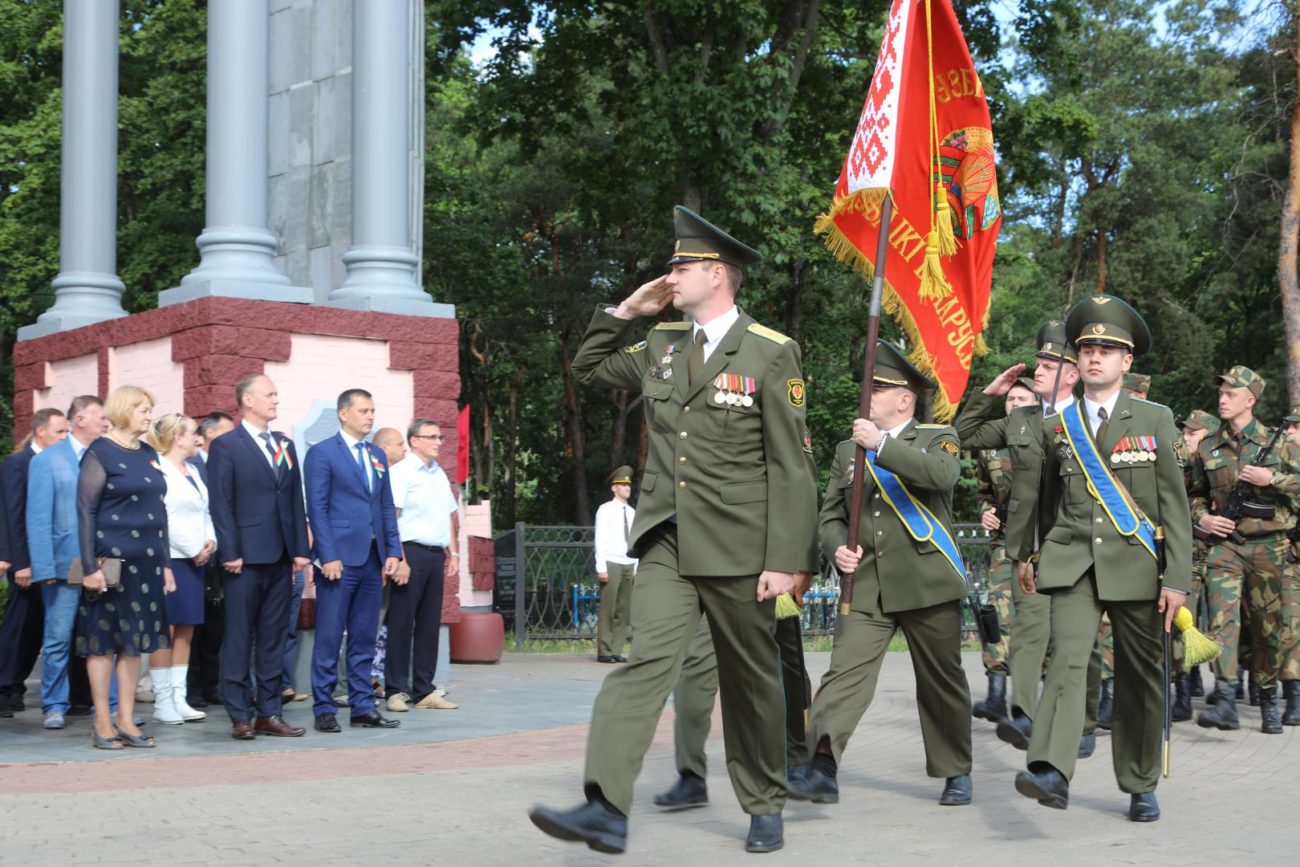 В Бобруйске прошло возложение венков и цветов к братской могиле советских воинов, погибших в годы Великой Отечественной войны