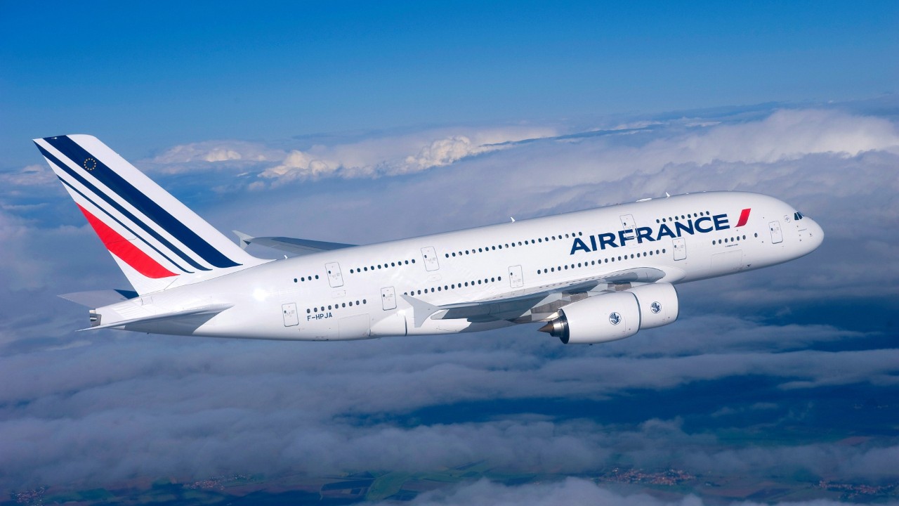 Во Франции введут экологический налог на авиабилеты