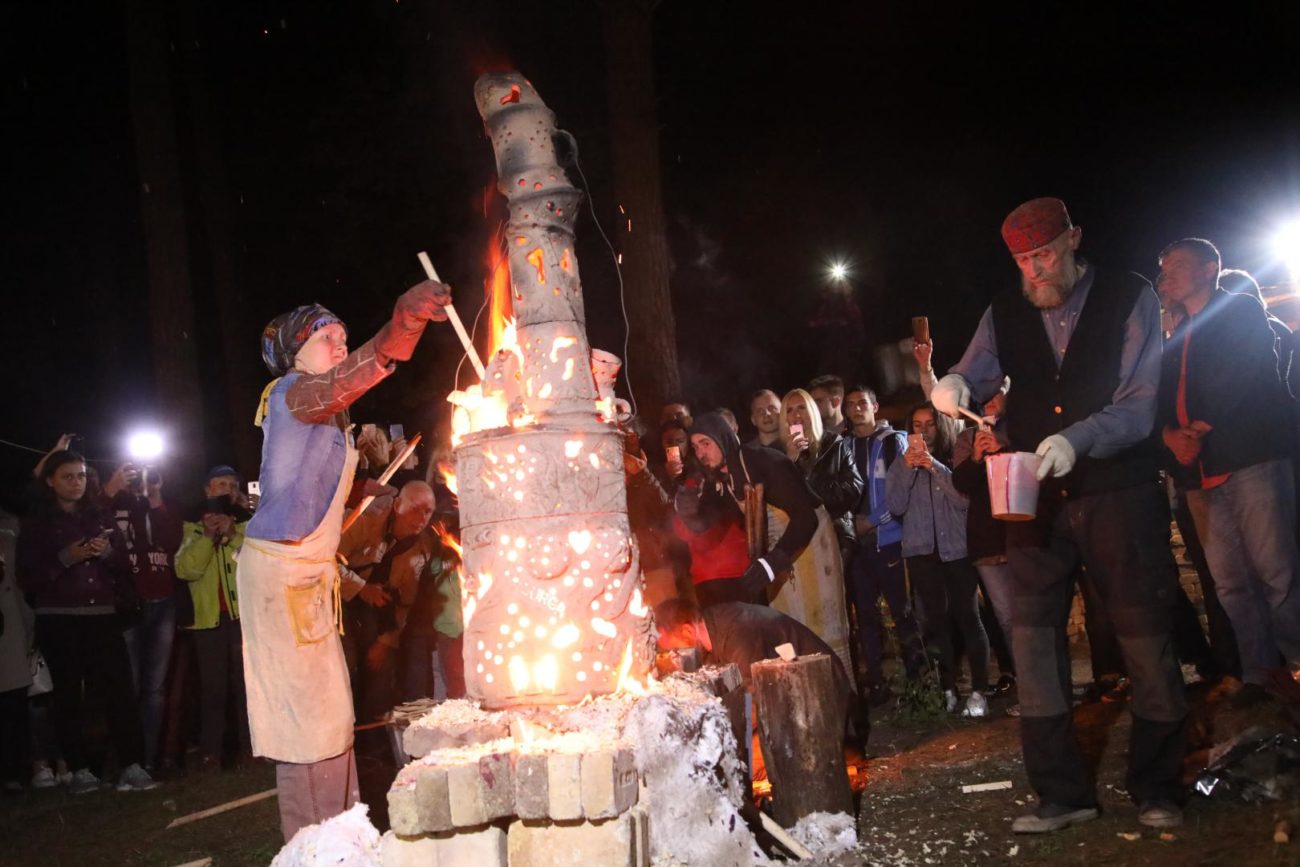Ночной обжиг «огненных скульптур» в «Вербках». Международный фестиваль «АРТ-Жыжаль» подходит к концу