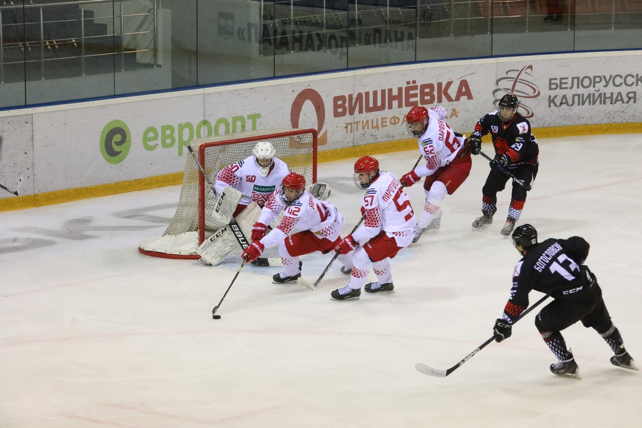 ХК «Бобруйск» со счетом 4:0 разгромил команду U18