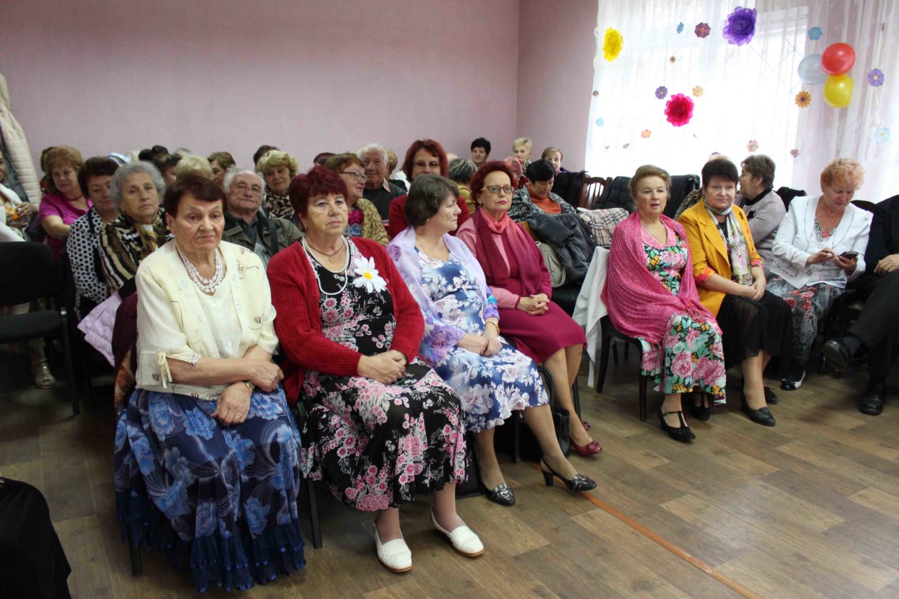 На базе ТЦСОН Первомайского района прошел «Бал цветов»