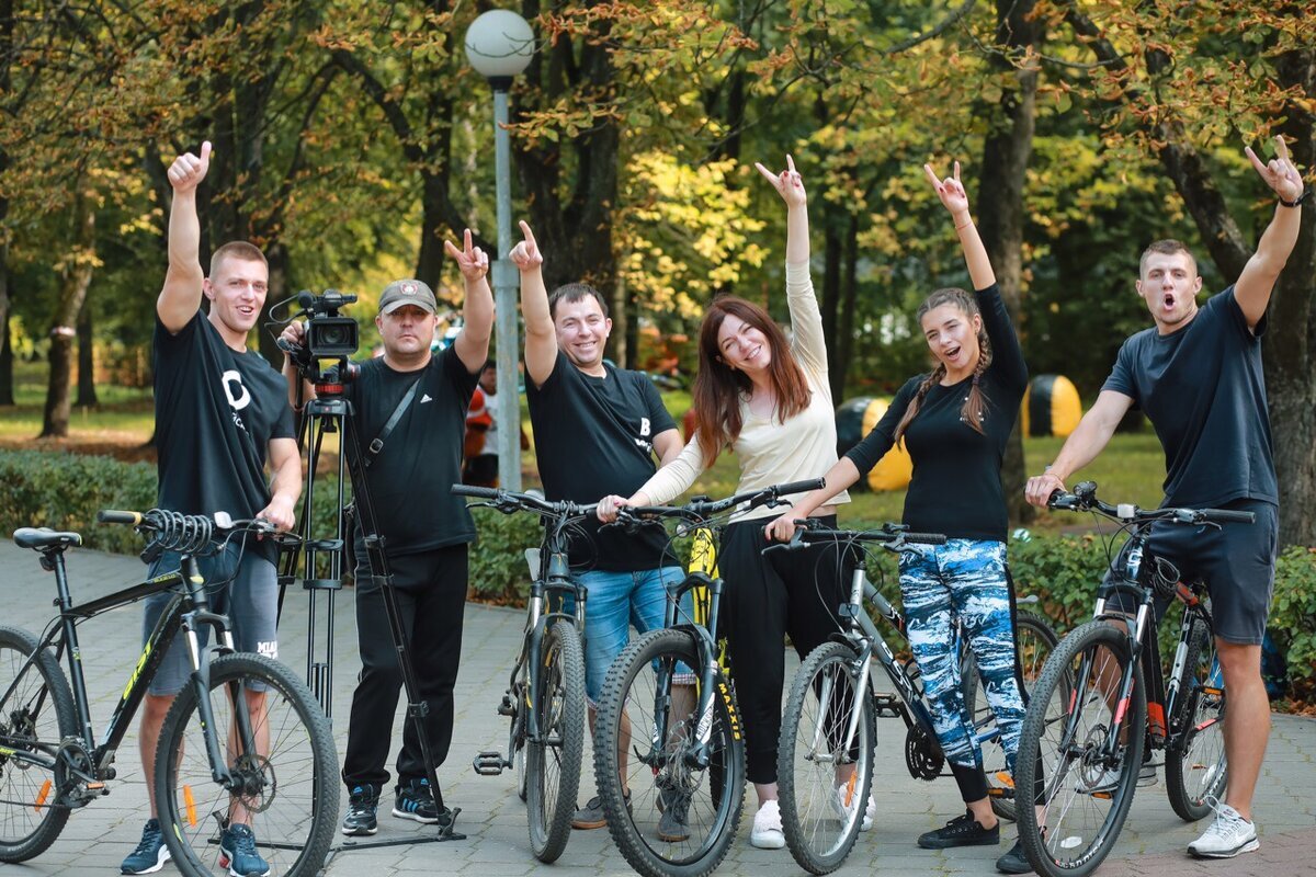 Городской парк не замечает прошедшего лета! Вело-феерия, Color Fest, музыка, танцы и море конкурсов и розыгрышей! Было круто!