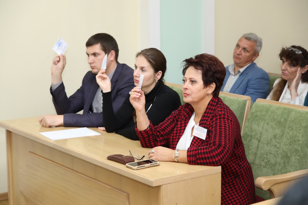 В Бобруйске вручили удостоверения кандидатам в депутаты
